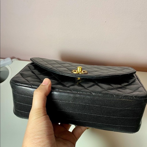 Vintage Classic Single Round Quilted Flap Black - On layaway in IG - Picture 9 of 16